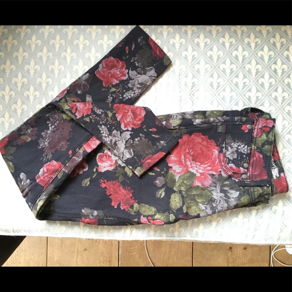LOLA FLORAL skinny jeans. 🌹 🥀 🌸 🌺